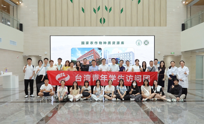 参观合影.jpg